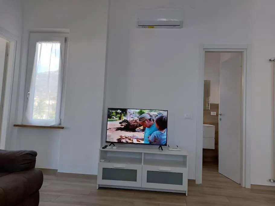 Pietrasanta Apartment 0*,  איטליה